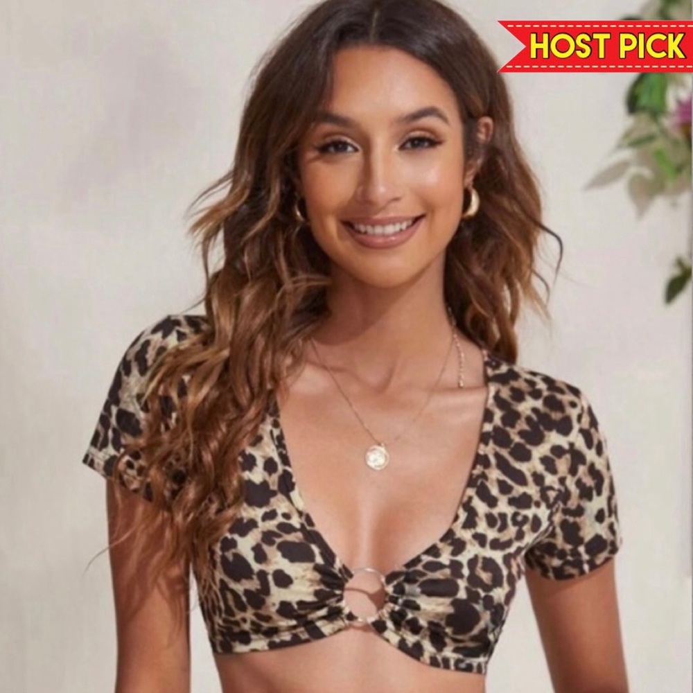 LEOPARD PRINT BACKLESS CRISS-CROSS CROP TOP